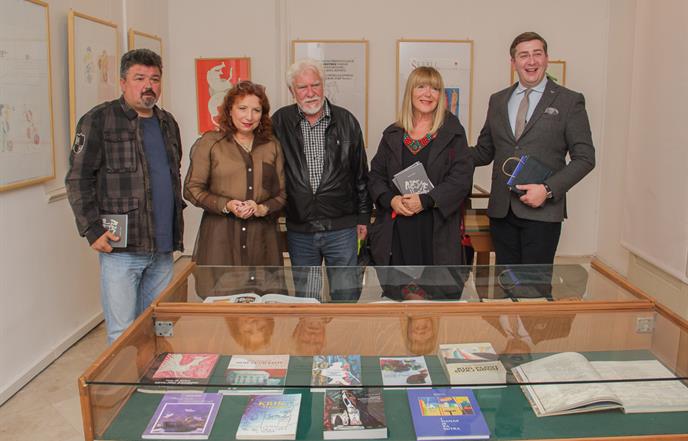 „Škerlj pjesnik sijamski je brat Škerlju slikaru“