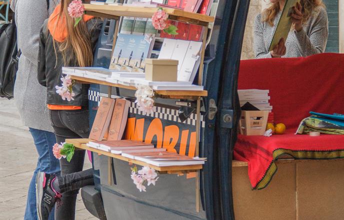 Bookmobil stigao do Straduna