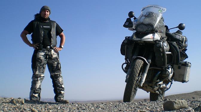 Putositnice: Željan Rakela ''U ritmu motorkotača''