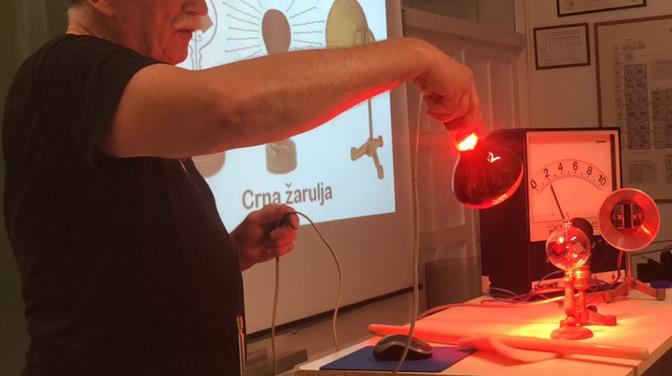 Predavanje Hrvoja Mesića o elektromagnetskom zračenju