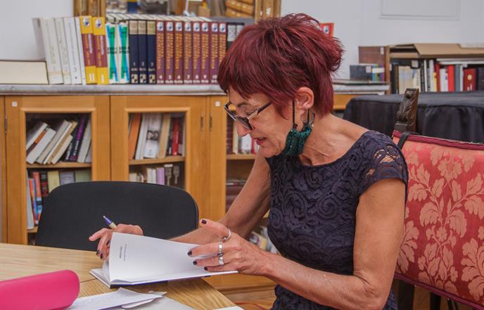 Ljubav kao glavni motiv u pjesmama Mire Perak