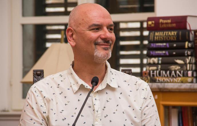 Zoran Žmirić predstavio novi roman "Hotel Wartburg" u Saloči od zrcala