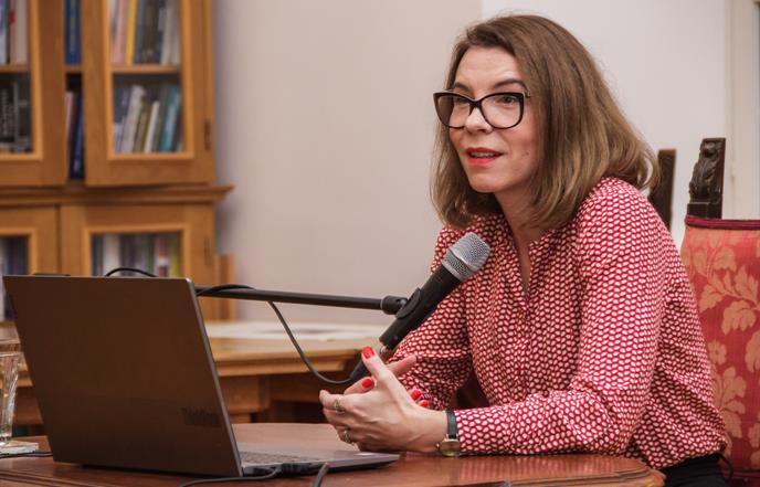 U okviru DZF-a održano predavanje na temu "Božić-sveto i svjetovno"