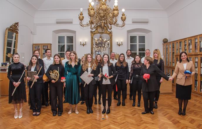 Glazbena božićna čarolija zbora Blasius i učenika Umjetničke škole Luka Sorkočević oduševila posjetitelje