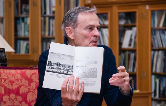 Predstavljena knjiga Dine Milinovića "Svijet je muškog roda ili tragedija koje nije bilo"