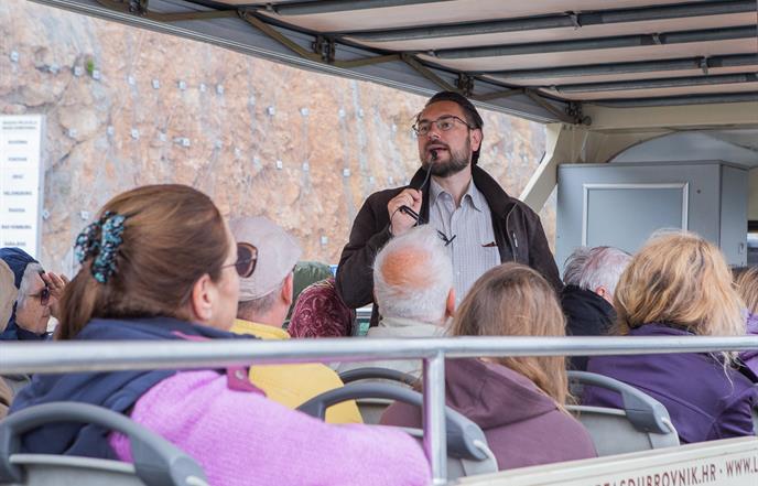 Virtualna šetnja “Preobrazba kroz šetnju, šetnja kroz preobrazbu: kroz dubrovačke (pri)gradske kvartove” završila obilaskom grada autobusom