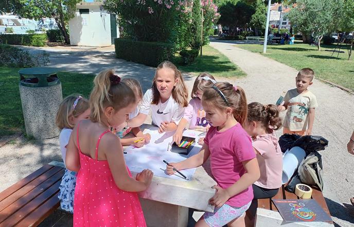 Održane "Knjige pod stablima" u parku Luja Šoletića u Gružu