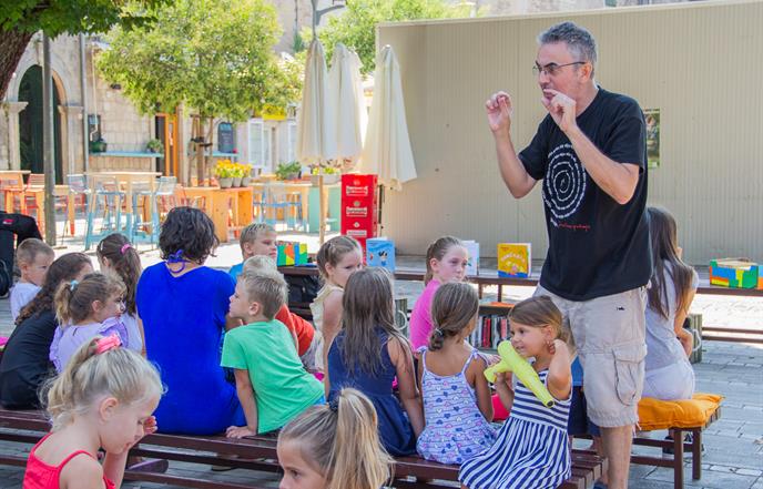 Zoran Vakula oduševio djecu u Mokošici i Cavtatu!