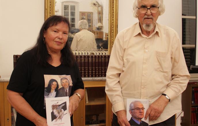 Supružnici Mijović Kočan predstavili basne satire i knjigu o Stijepu Obadu