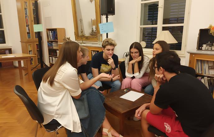 Poziv srednjoškolcima: uključite se u naš raspravljački klub i pripremite se za Parlaonicu u prosincu!