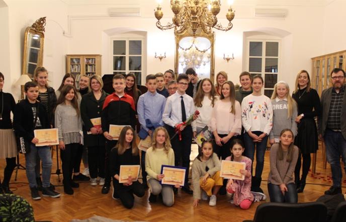 Tonka Raguž i Matea Vragolov pobjednice “Amora u knjižnici”