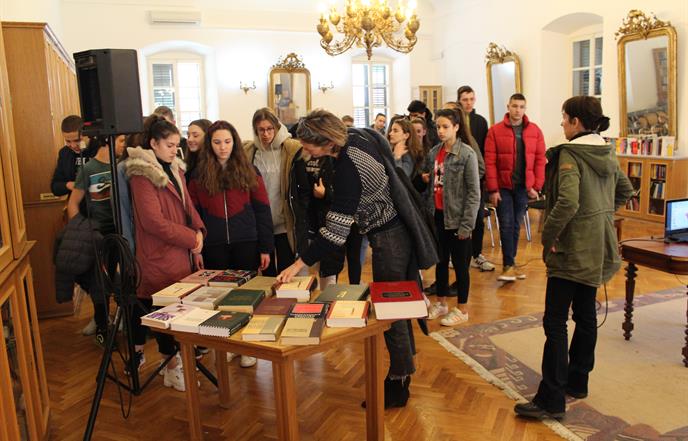 Razred TUŠ-a u edukacijskom obilasku Znanstvene i Narodne knjižnice