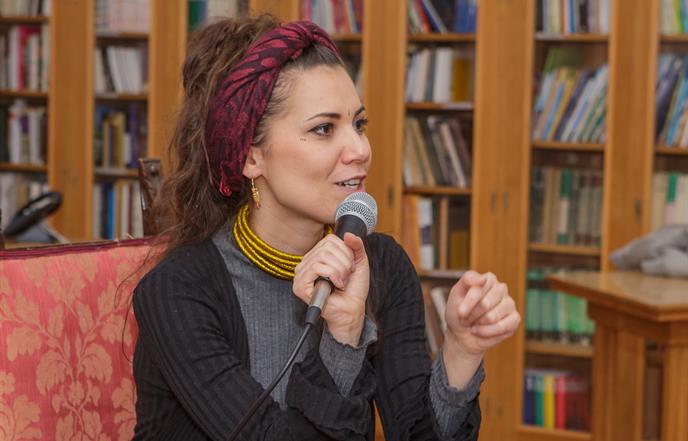 Aklea Neon slikama, riječima i glazbom dočarala Peru