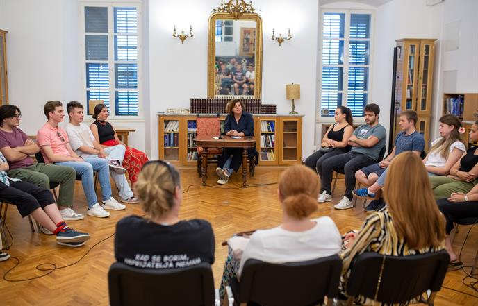 PARLAONICA: Treba li na užem području grada zabraniti promet osobnim vozilima?