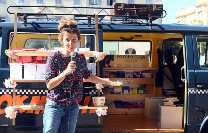 Bookmobil – razmjena knjiga i druženje s Majom Klarić