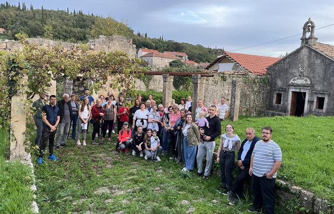 Odrađena edukativna pješačka tura kroz Radovčiće s Lucijom Ljubić Drašković