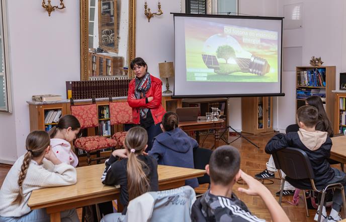 "Od fotona do električne energije": Tesla kao inspiracija za male istraživače ⚡