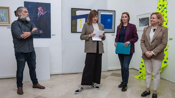 U prizemlju Narodne knjižnice Grad, u sklopu programa Noć knjige, otvorena je izložba „Unum in stellis“