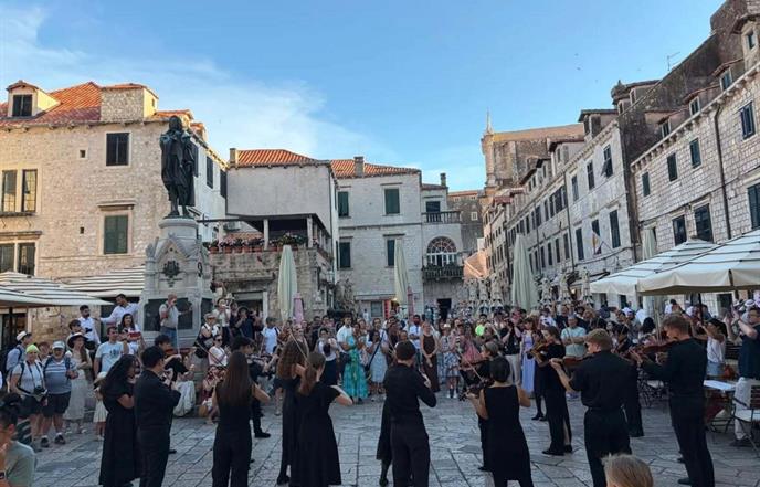 Od Skalina od Jezuita do Saloče od zrcala: Pogledajte kako je Chicago Consort raspjevao Dubrovnik