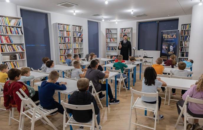 Mjesec hrvatske knjige u Ogranku Lapad: Boris Šušnjar poveo publiku u čudesni svijet Nikole Tesle