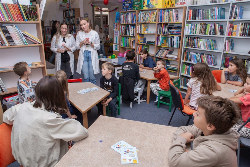 Održana STEM radionica „TeslaLab – Od iskre do izuma” u Narodnoj knjižnici Grad: Najmlađi kroz igru i eksperimente kročili stazama Nikole Tesle