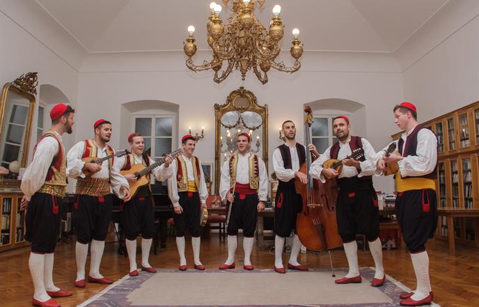 Klapa Kaše uljepšala advent božićnim koncertom