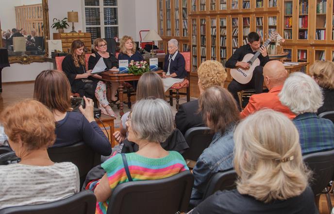 Ana Grabovac: kratke priče iz života pomoraca