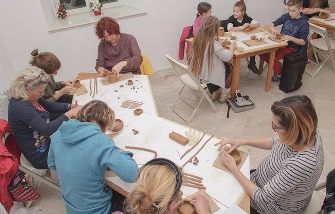 Završen ciklus radionica izrade terakote - Blagdanska zvona i lampioni