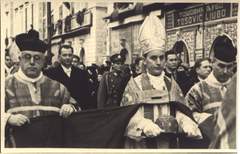 Kardinal Alojzije Stepinac na Stradunu 2. veljače 1941.