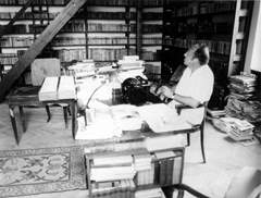 Knjižničar Matija Bete u Knjižnici u ljetnikovcu Skočibuha krajem 1970-tih